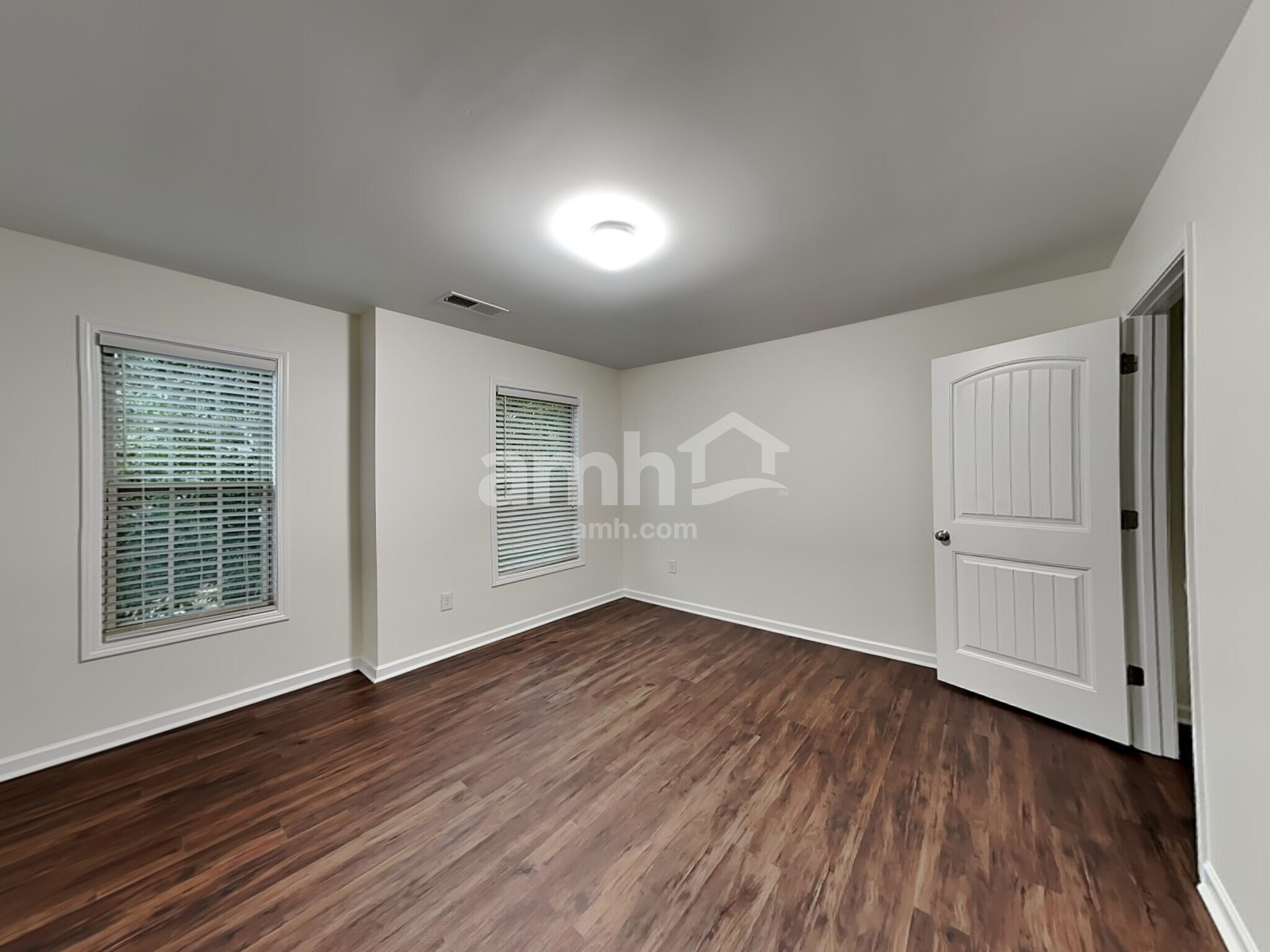 Building Photo - 17 Phaeton Ave