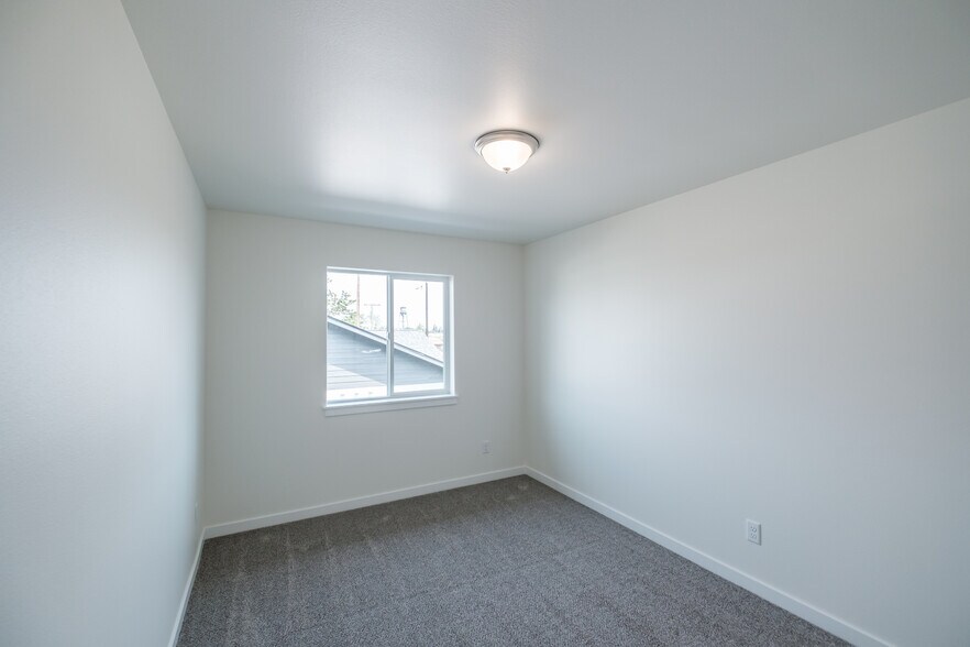 Building Photo - 400 Wagon Wheel Dr
