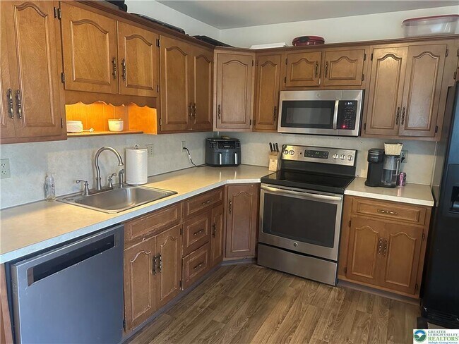 Building Photo - 4591 N Hedgerow Dr