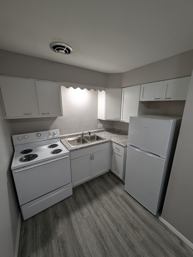 Building Photo - Chase Manor Apartments