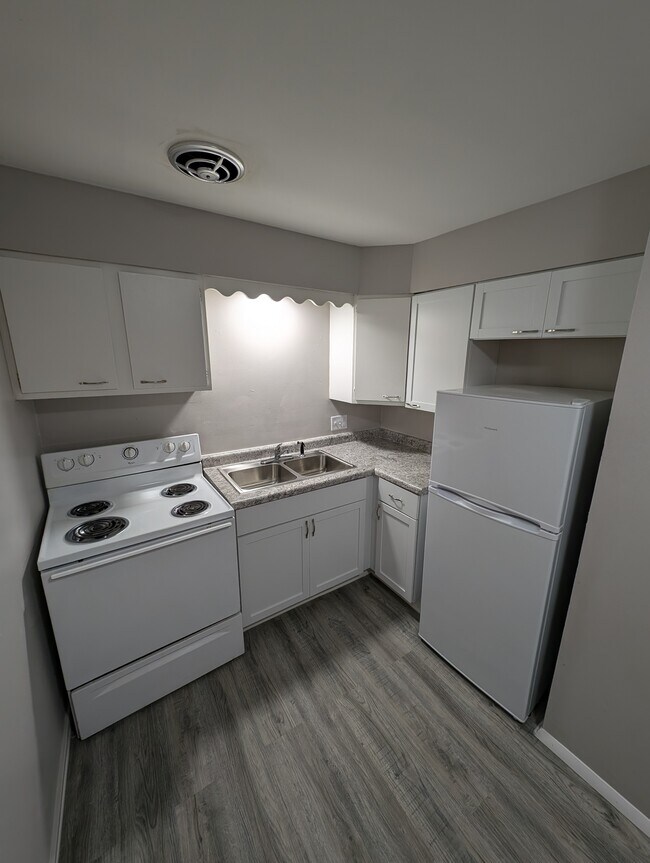 Primary Photo - Chase Manor Apartments