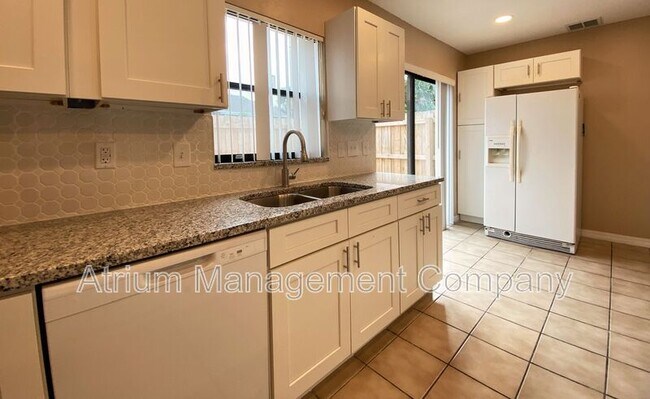 Building Photo - 6262 Yorktown Dr