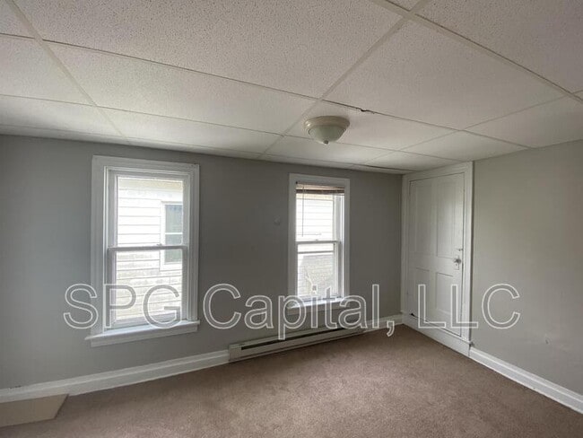 Building Photo - 422 Locust St