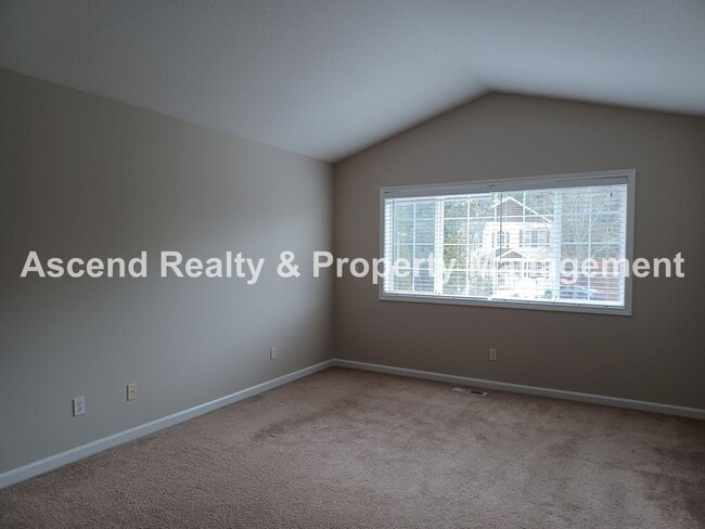 Building Photo - Gorgeous Updated Murrayhill Area 4 Bed on ...