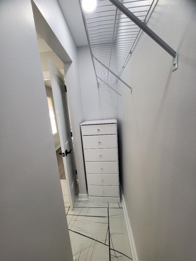 Building Photo - 290 Quick St