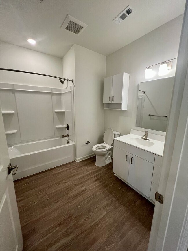 Building Photo - Beacon Landing - Brand New! 2bd, 2ba, private extra large screened porch and elevator!