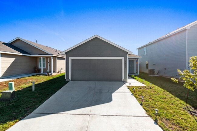 Building Photo - Charming 3BR House in San Antonio