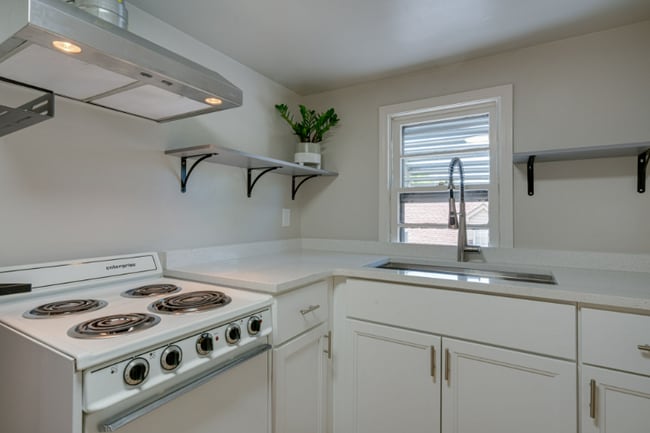 Building Photo - 600 Larkin Springs Rd