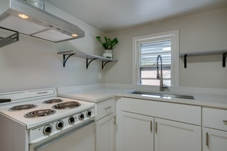 Building Photo - 600 Larkin Springs Rd