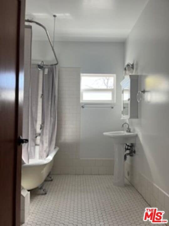 Building Photo - 8302 S Sepulveda Blvd