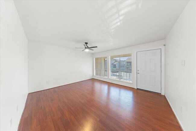 Building Photo - 6910 Hart Ln