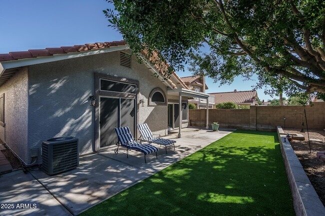 Building Photo - 6820 S Roosevelt St