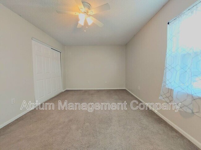 Building Photo - 1920 Edgewood Dr