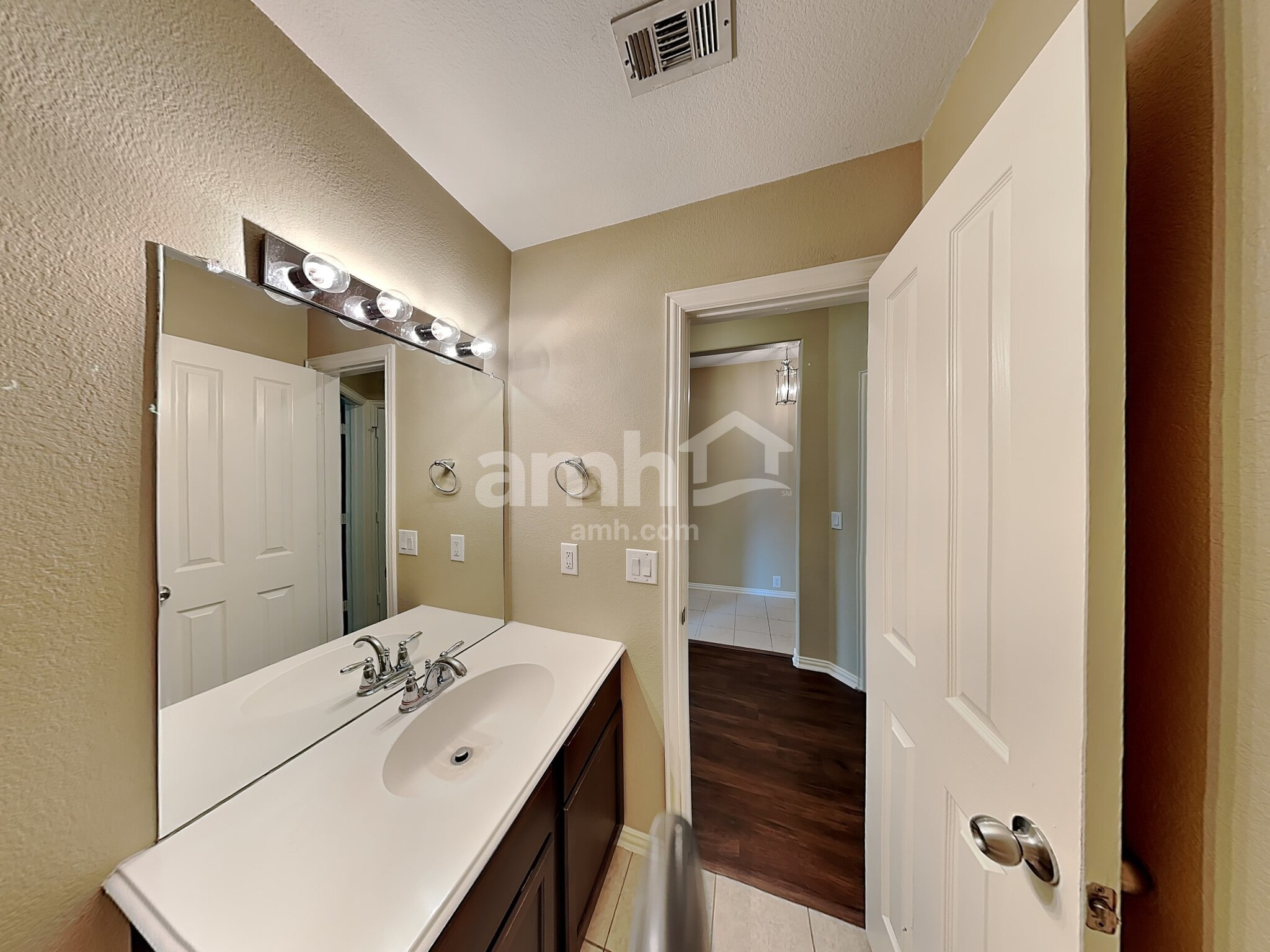 Building Photo - 1810 Sparrow Ln