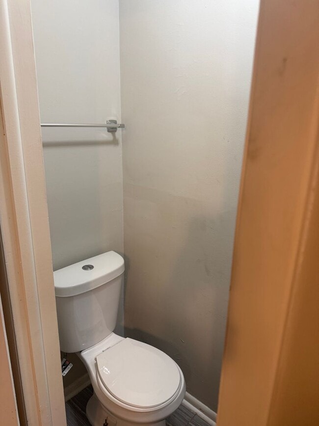 Building Photo - 3 bedroom 1.5 bath rancher