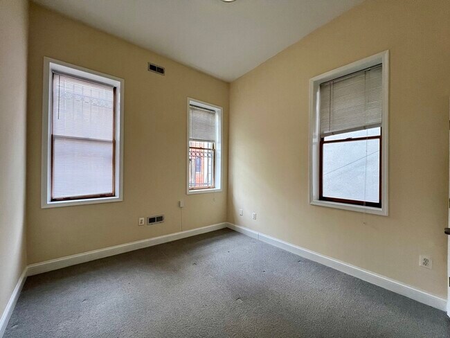 Building Photo - 1424 11th St NW