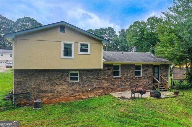 Building Photo - 2193 Kings Forest Dr SE