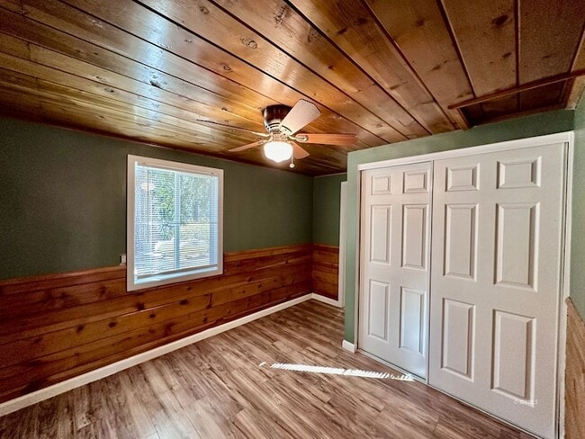 Building Photo - 54120 Pine Crest Ave