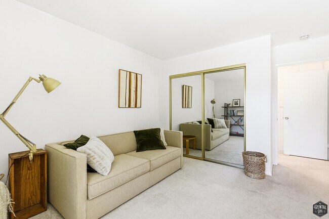 Building Photo - 5625 Green Valley Cir