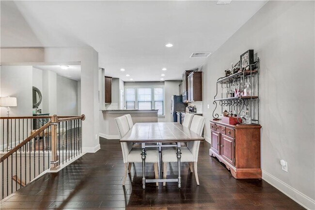 Building Photo - 5084 Whiteoak Terrace SE