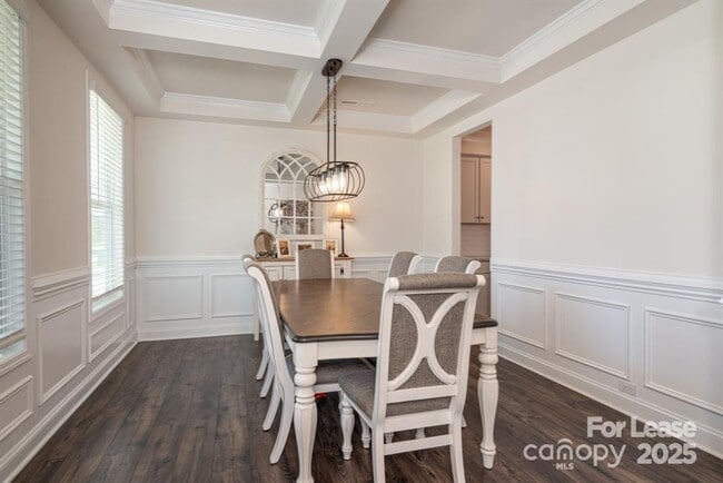 Building Photo - 2046 Saddlebred Dr
