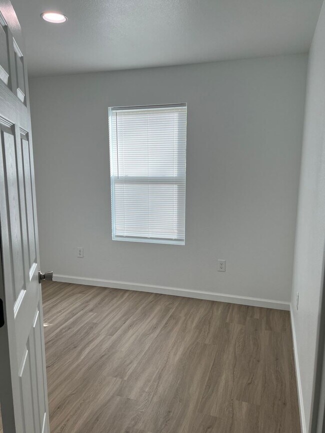 Building Photo - 213 Hull Ave