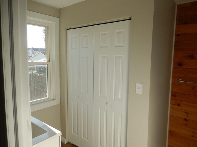 Building Photo - Newly Remodeled 3BR, 2BA, Single Family Home - SHOWING SOON!