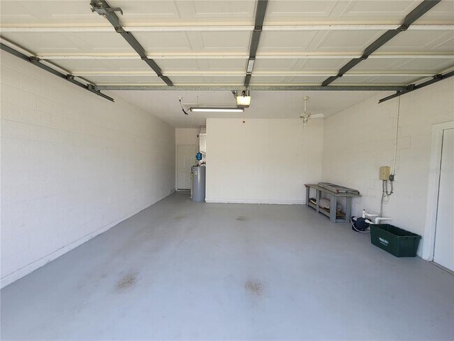 Building Photo - 165 Frontier Dr