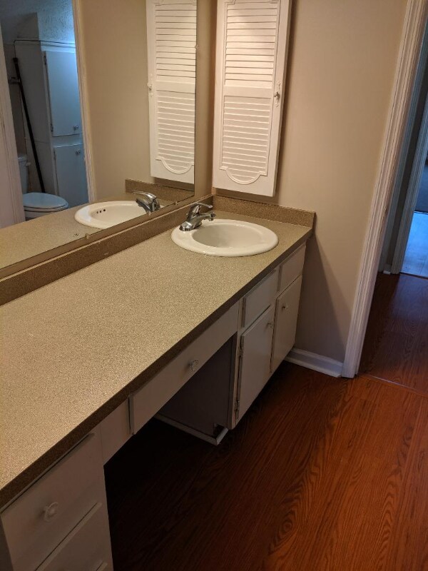 Building Photo - 474 Woodview Dr