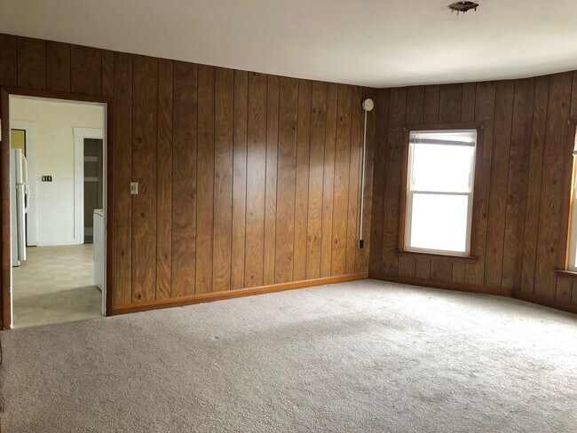 Building Photo - 135 Sagamore St