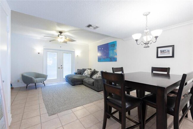 Building Photo - 2863 NE 15th St