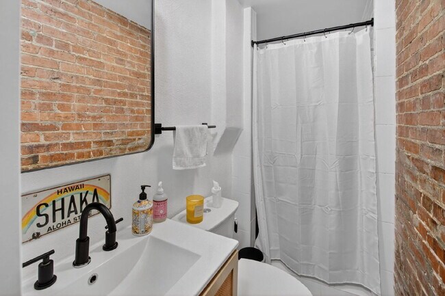 Building Photo - Classic DC charm and Modern Upgrades!