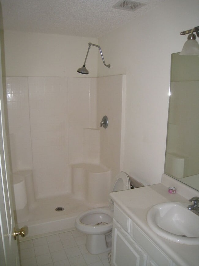 Building Photo - Cozy Condo