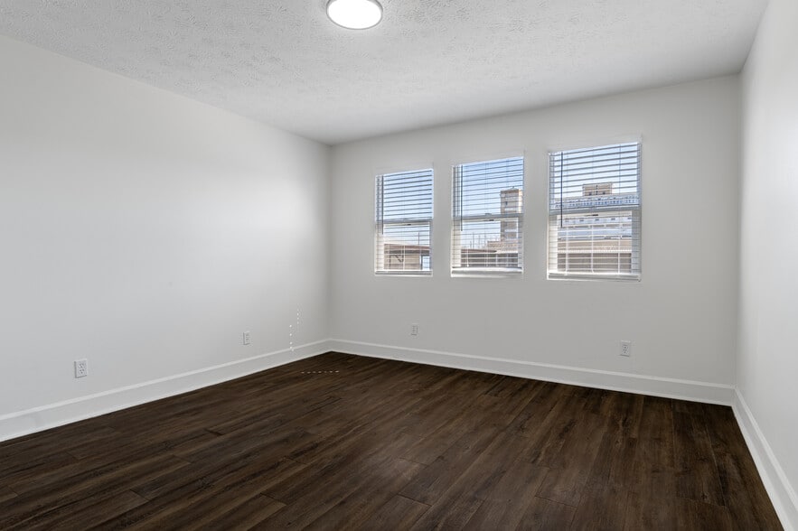 Building Photo - 410 E Beecher St