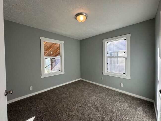 Building Photo - Dont Miss this 3 Bedroom 2 Bath Shadle Ran...
