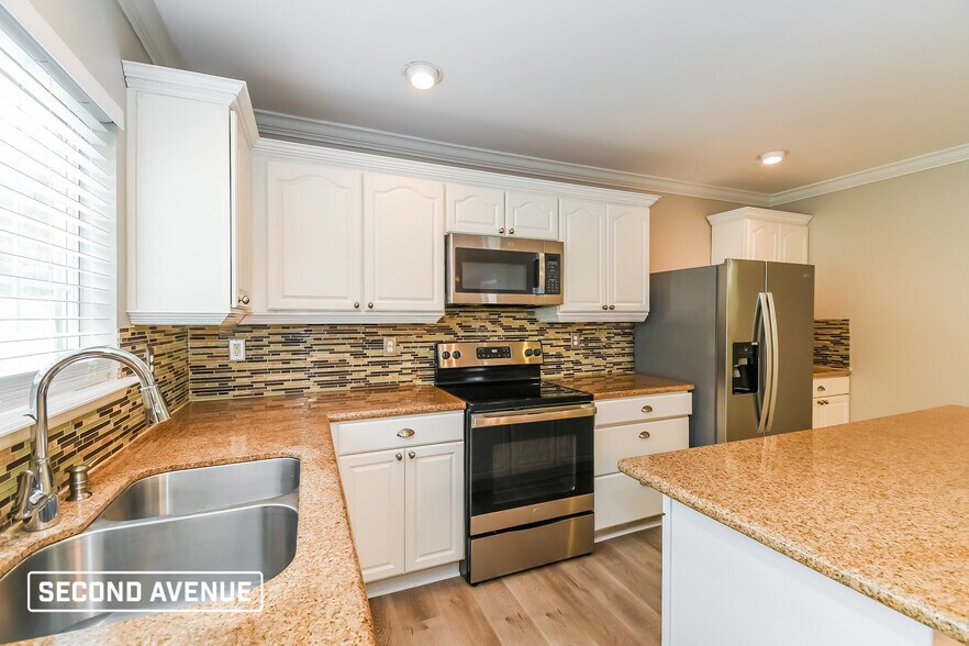 Building Photo - 9041 Redtail Dr