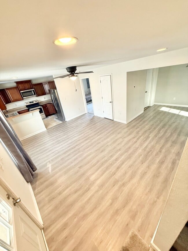 Building Photo - **4bed near MIL base- GRANITE/STAINLESS STEEL Appliances~ Roomates welcome!