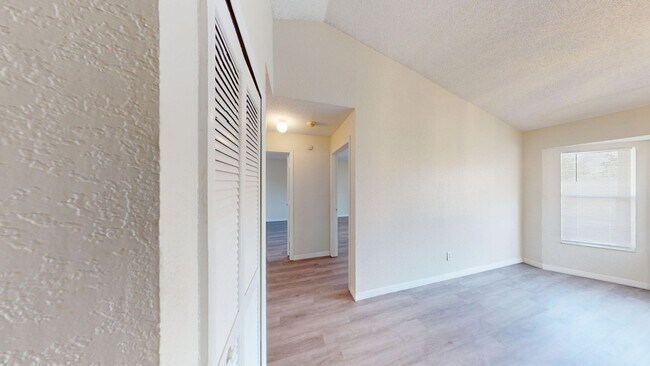 Building Photo - Beautiful 3 Bed/2 Bath Single Family Home ...