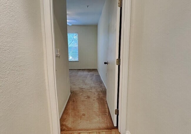 Building Photo - 114 Vista Verdi Cir