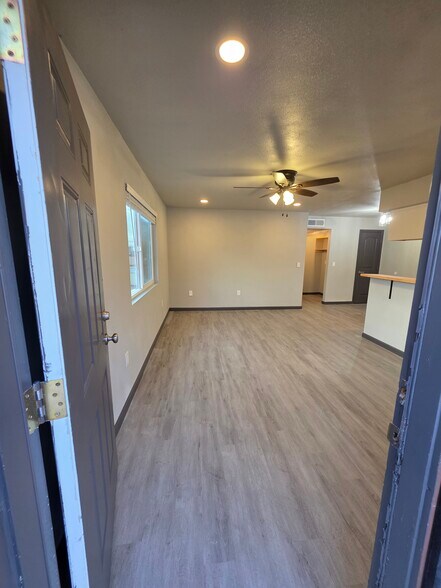 Building Photo - 860 E Brown Rd