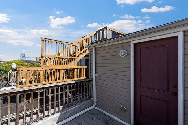 Building Photo - 764 Ramsay St