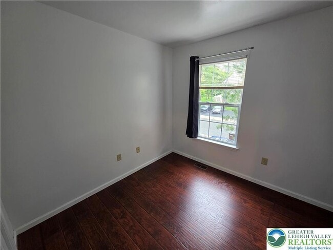 Building Photo - 965 Ramblewood Ln
