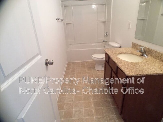 Building Photo - 1404 Henry David Ct
