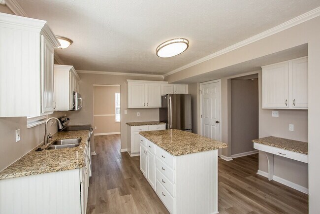 Building Photo - 6401 Kelsey Dr