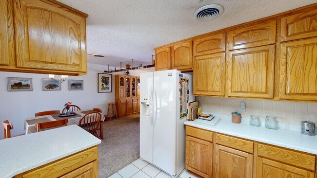 Building Photo - Fully Furnished 3 Bedroom Rental