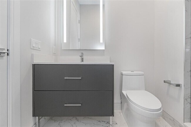 Building Photo - 119 Peter St