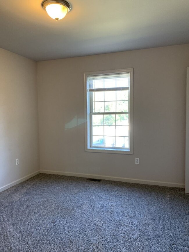 Building Photo - Make This Beautiful 3-Bedroom Townhouse Yo...