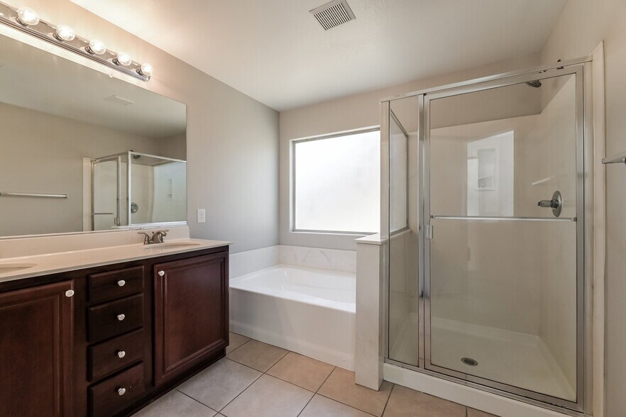 Building Photo - 11548 Kindsland St