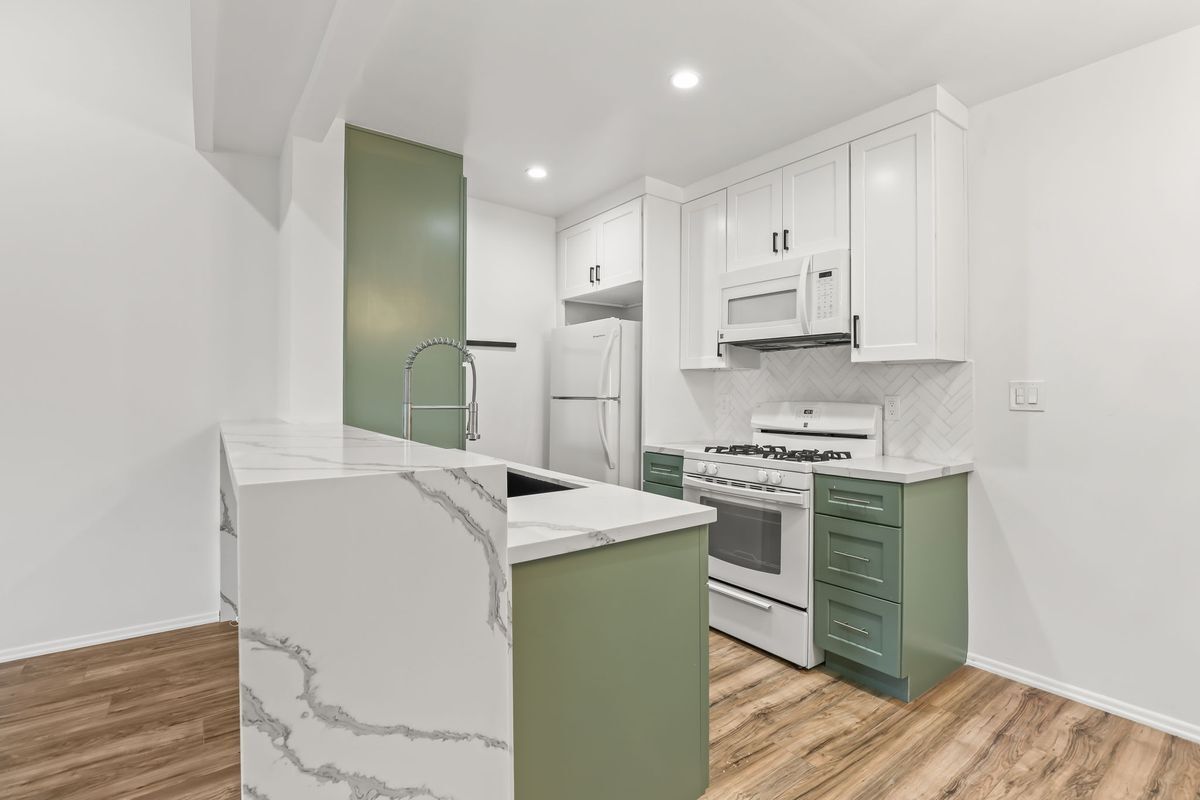 Building Photo - 5500 Lindley Ave