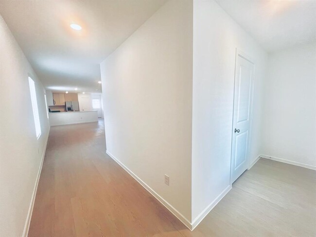 Building Photo - 3043 Mallorca Dr